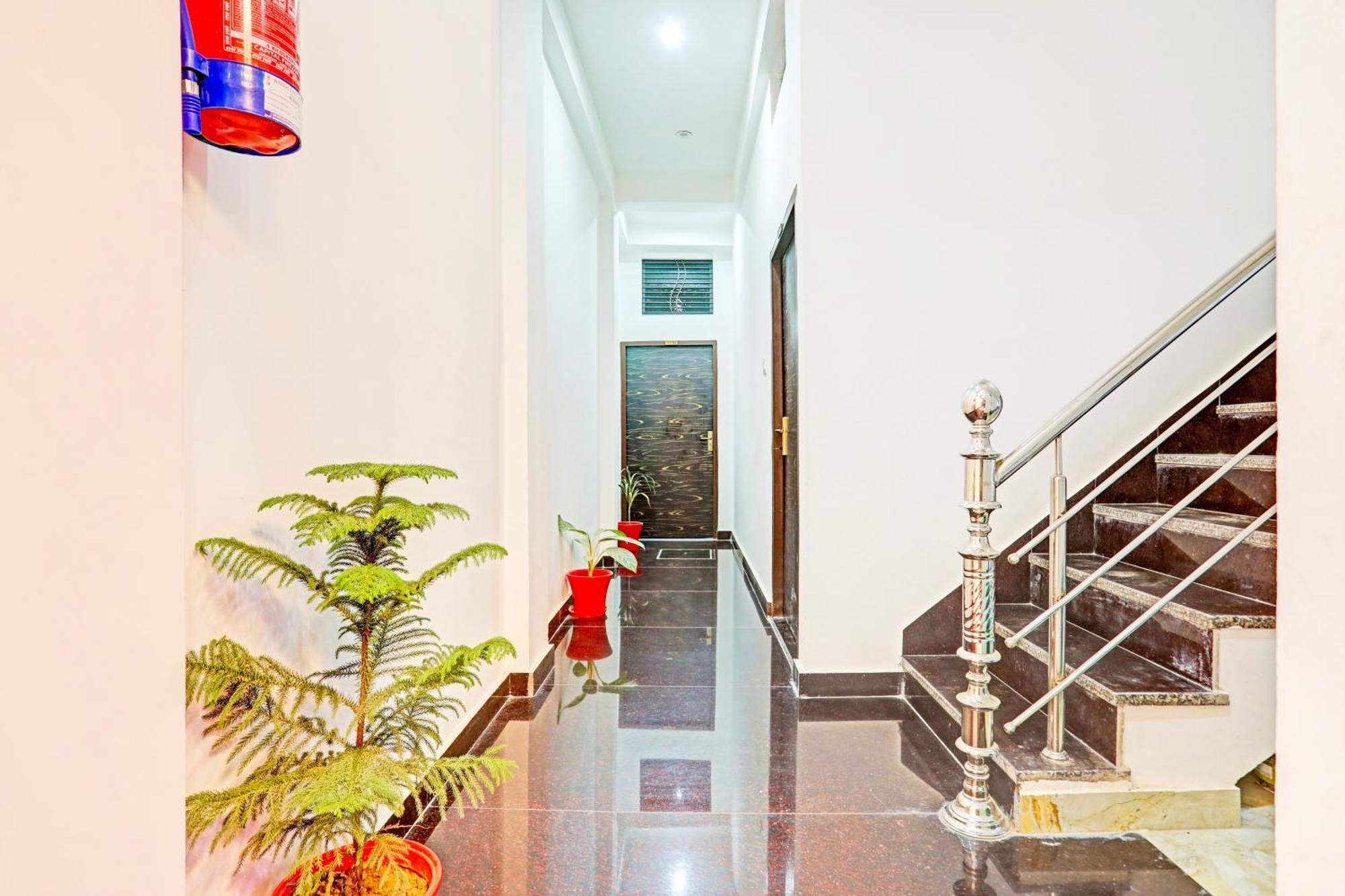 Hotel O The Maruti Paying Guest House Waranasi Zewnętrze zdjęcie